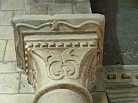 Nevers - Eglise Saint Etienne - Chapiteau avec signe des compagnons (serpents et grenouille)(1)